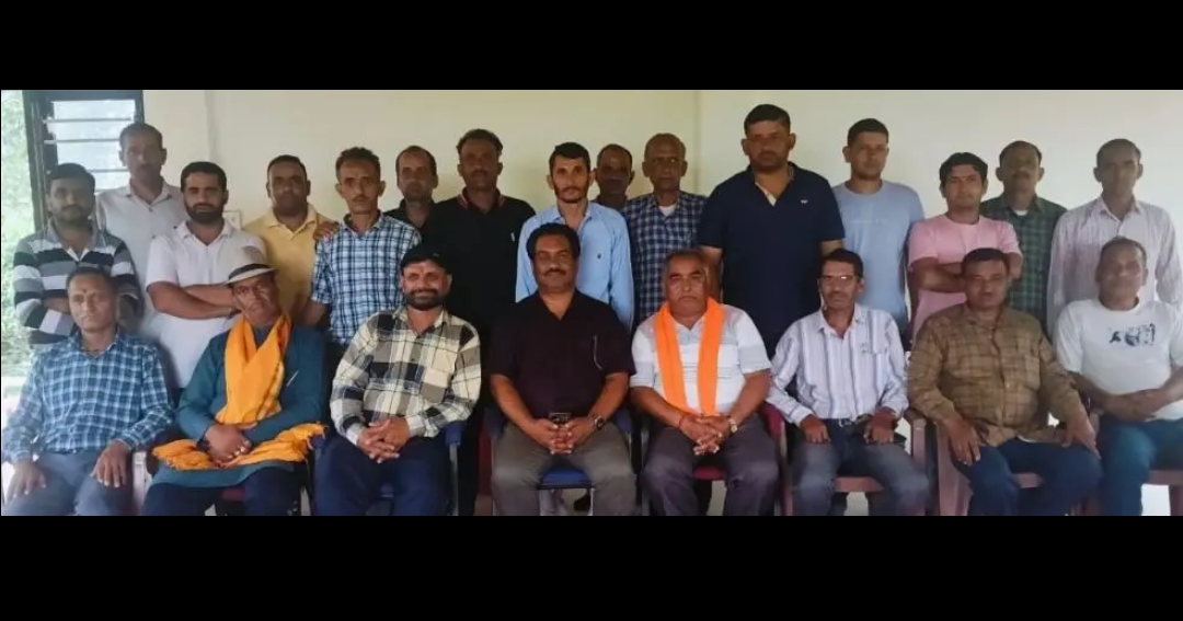 घिन्नीघाड की बदहाली से परेशान ग्रामीण हुए लामबंद, किया विकास मंच का गठन – बनी 50 सदस्यीय कौर कमेटी