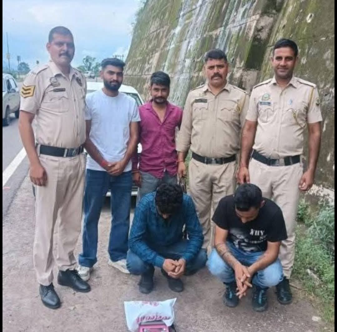 350 ग्राम चरस के साथ दो युवक गिरफ्तार…