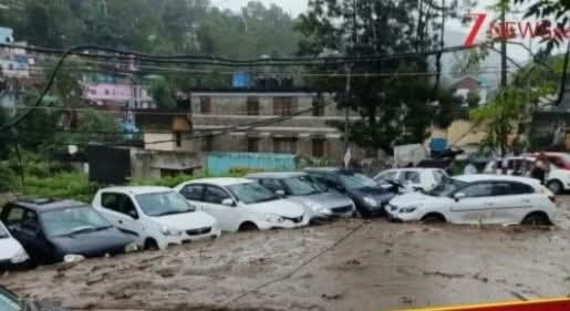 मंडी में बादल फटने से भारी तबाही, व्यापारियों को लाखों का नुकसान