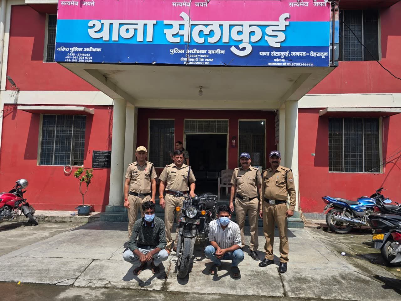 देहरादून:ब्रान्डेड बाइकों को चलाने काशौक ले पहुँचा हवालात तक