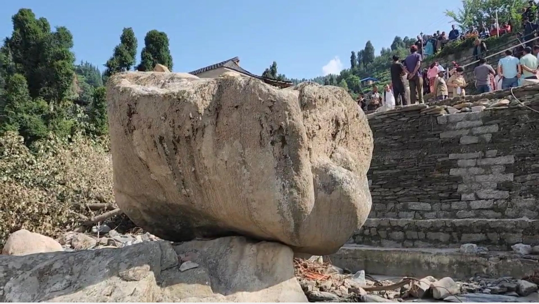 मंडी:पांडव शिला जो एक उंगली से हिलती है, लेकिन आपदा भी उसे हिला नहीं पाई 