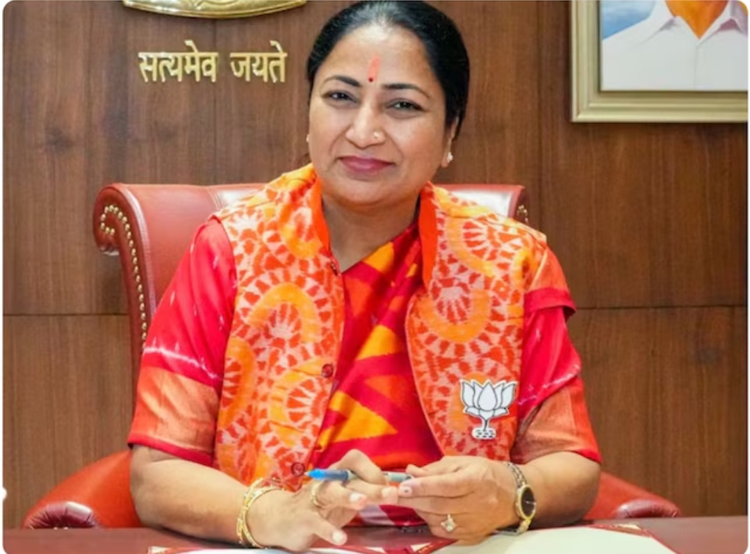 CM Rekha Gupta Attack: दिल्ली की सीएम रेखा गुप्ता पर हमला, शिकायत लेकर पहुंचे शख्स ने मारा थप्पड़