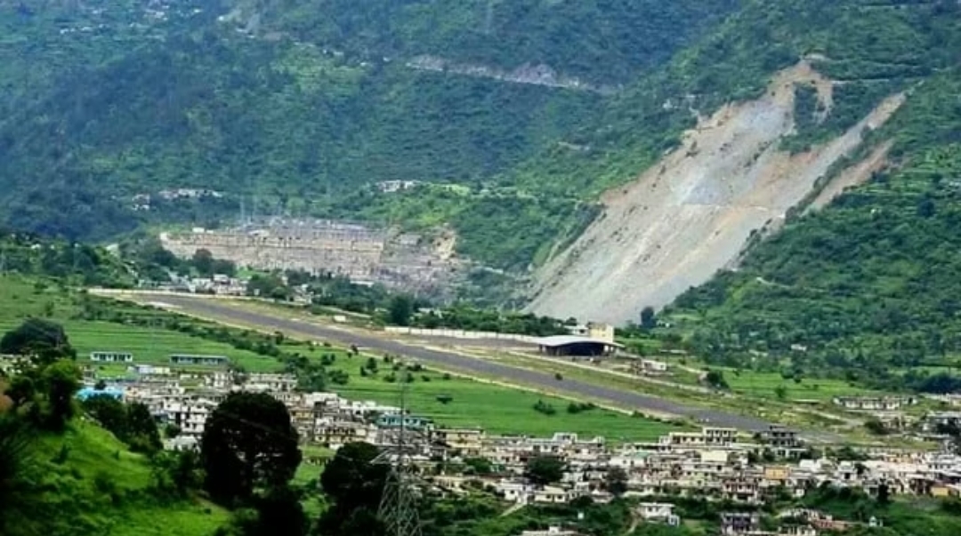 चीन सीमा से लगे उत्तराखंड के दो गांवों में हवाई पट्टी वायुसेना के हवाले, करेगी संचालन