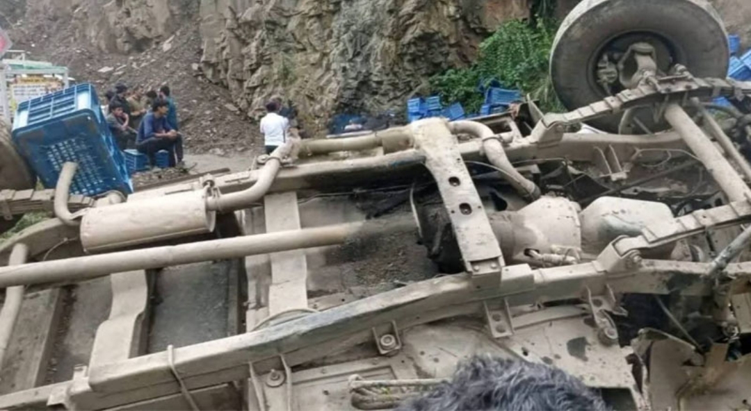 खाई में गिरी पिकअप, पांच लोगों की मौत, 2 घायल, शिमला के कोटखाई में दर्दनाक सडक़ हादसा