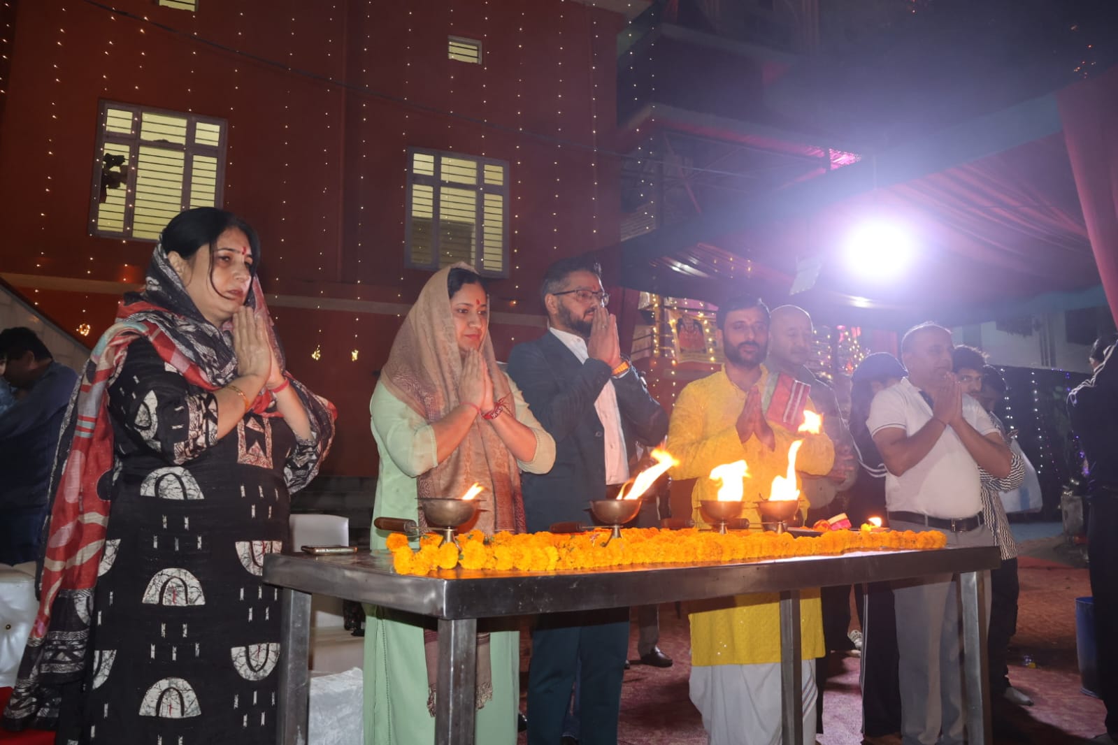 राज्य स्तरीय यमुना शरद महोत्सव की तीसरी संकृतिक संध्या का उपायुक्त सिरमौर ने किया विधिवत शुभारंभ